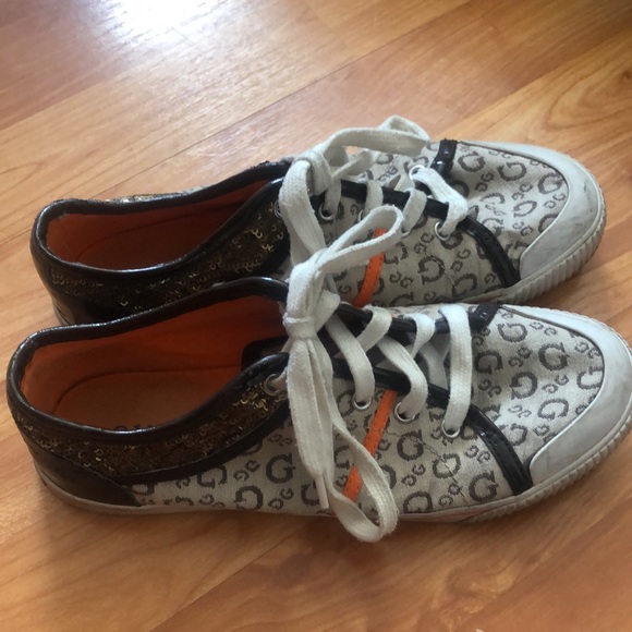 Very well worn guess sneakers - Picture 2 of 4